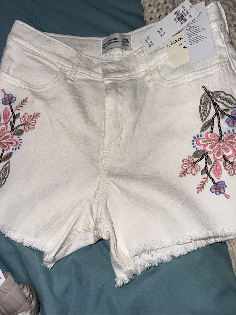 Abercrombie kids  Relaxed White Embroidered Floral Shorts
